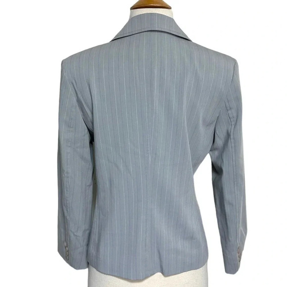 Rafaella 6 gray pinstriped (white + lavender) skirt & blazer suit - Picture 6 of 9